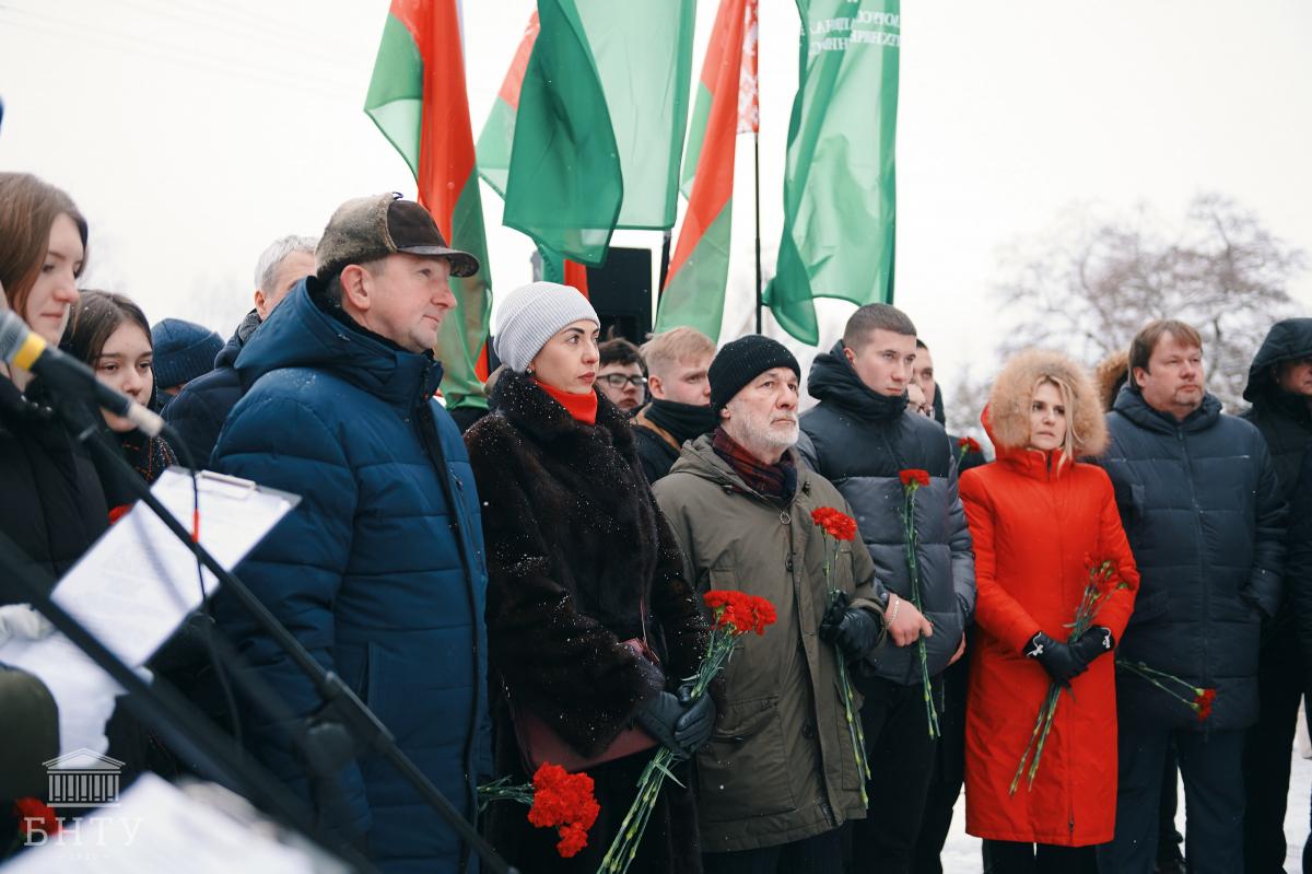 Митинг открытие памятника. Открытие памятника. Мирный митинг. Кольчугино открытия памятника погибшим воинам. Открытие памятника митинг.